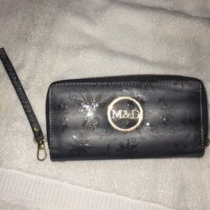 Large wallet, with lots of compartment
